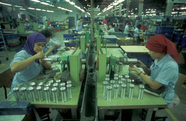 Cínová Produkce Vyrobená Cínu Továrně Royal Selangor Městě Kuala Lumpur — Stock fotografie