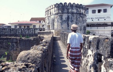 Tanzanya 'nın Zanzibar adasındaki Taş Kasabası' ndaki Arap Eski Kalesi. Tanzanya, Zanzibar, Taş Şehir, Ekim 2004