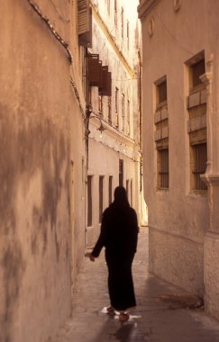 Tanzanya 'nın Zanzibar Adası' ndaki Taş Kasabası 'ndaki insanlar. Tanzanya, Zanzibar, Taş Şehir, Ekim 2004