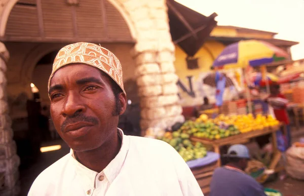 Mężczyźni Targu Spożywczym Starym Mieście Stone Town Wyspie Zanzibar Tanzanii — Zdjęcie stockowe