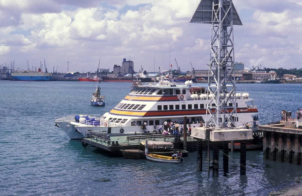 Ferry Porto Cidade Daressalam Tanzânia Tanzânia Dar Salam Outubro 2004 — Fotografia de Stock
