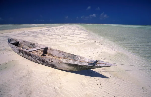 Een Houten Boot Vissersboot Het Strand Met Het Landschap Aan — Stockfoto