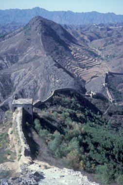 Çin 'in Pekin şehrinin kuzeyindeki Büyük Çin Seddi. Çin, Pekin, Ekim 1997