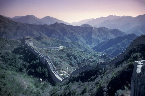 베이징 북쪽의 풍경에 중국의 만리장성입니다 베이징 1997 — 스톡 사진