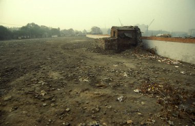 Çin 'in Pekin şehir merkezinde bir inşaat alanı. Çin, Pekin, Ekim 1997