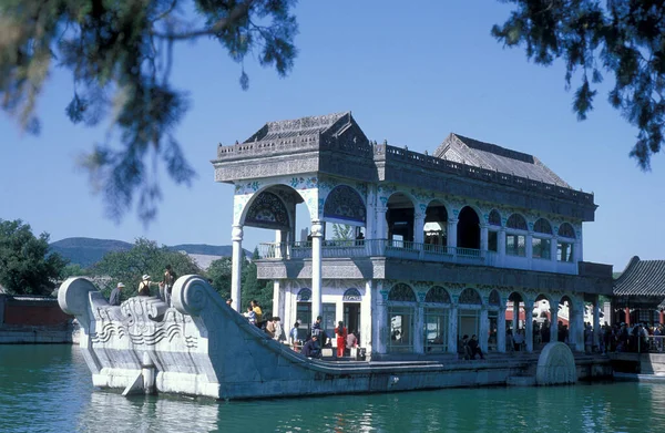 北京市内の頤和園の皇居内の景観と自然を舞台にしたパビリオンです 1997年10月 — ストック写真