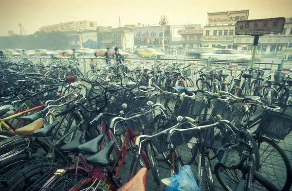 Ποδήλατο Trafic Στον Κεντρικό Δρόμο Στο Κέντρο Της Πόλης Του — Φωτογραφία Αρχείου