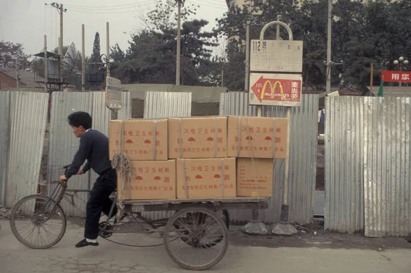 Tráfego Bicicleta Estrada Principal Centro Cidade Pequim China China Pequim — Fotografia de Stock