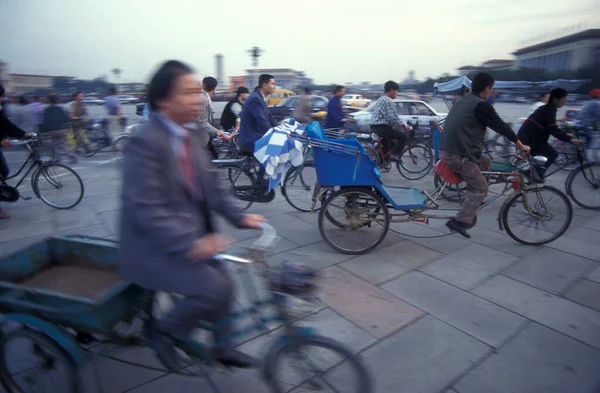 Bicicletta Trafic Sulla Strada Principale Nel Centro Della Città Pechino — Foto Stock