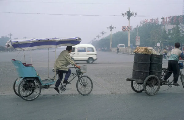 Bicicleta Trafic Carretera Principal Centro Ciudad Beijing China China Pekín — Foto de Stock