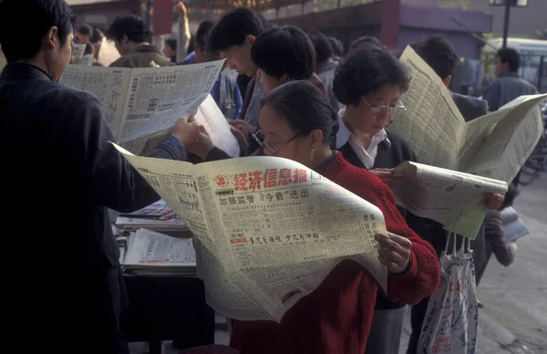 Китайці Читали Газету Старому Місті Сянь Провінці Шаньсі Китаї Китай — стокове фото