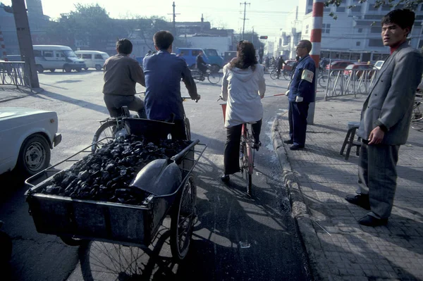 Çin Deki Shaanxi Nin Provinz Inde Xian Şehrinin Merkezinde Bisikleti — Stok fotoğraf