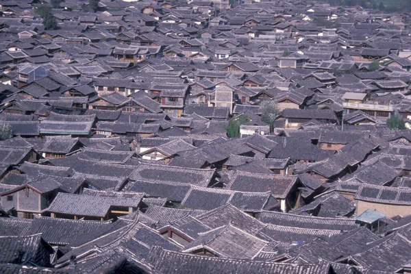 Çin Privinz Yunnan Kentindeki Eski Lijiang Kasabasında Çatıların Olduğu Bir — Stok fotoğraf