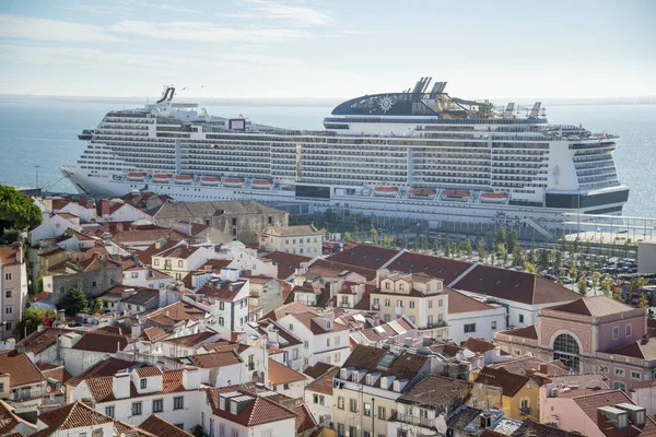 Tourism Cruise Ship Port Front Old Town Alfama City Lisbon — Fotografia de Stock