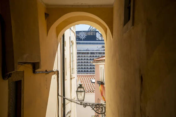 Tourism Cruise Ship Port Front Old Town Alfama City Lisbon — Stock fotografie