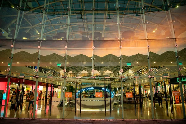 Reflexion Windows Shopping Mall Next Metro Railway Station Oriente City — Foto Stock