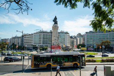 a City Bus at the Monument at the Parca Marques de Pompal in Baixa in the City of Lisbon in Portugal.  Portugal, Lisbon, October, 2021