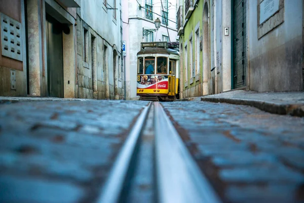 Tranvía Tradicional Lisboa Las Calles Alfama Ciudad Lisboa Portugal Portugal — Foto de Stock