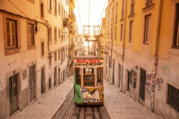 Tranvía Tradicional Lisboa Las Calles Chiado Ciudad Lisboa Portugal Portugal — Foto de Stock