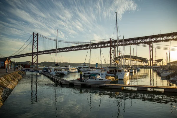 Doca Port Alcantara Ponte Abril 25The April Bridge Rio Tejo — Fotografia de Stock