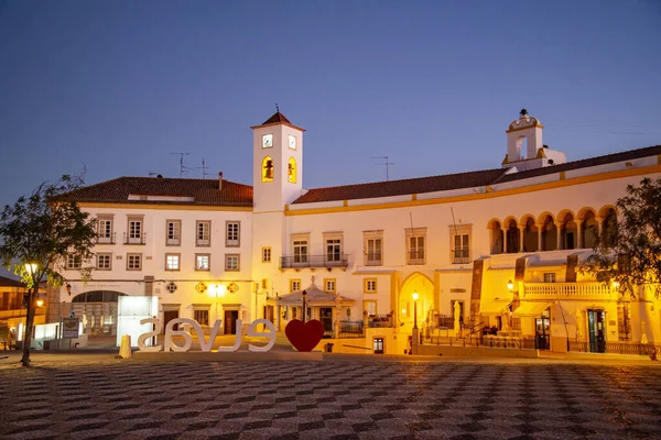 ポルトガルのAlentejoのElvas市の旧市街にあるLargo Santa ClaraとParca RepublicのCasa Daの文化を持つ建築 ポルトガル エルバス 2021年10月 — ストック写真