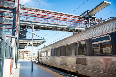 Portekiz, Alentejo 'daki Evora şehrinin demiryolu istasyonu. Portekiz, Evora, Ekim 2021