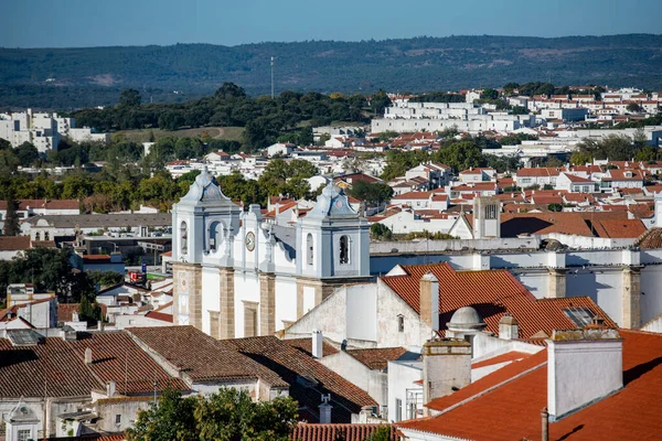 ポルトガルのアレッホの旧市街エヴォラにあるParca Giraldo SquareのIgreja Santo Antao ポルトガル エヴォラ 2021年10月 — ストック写真