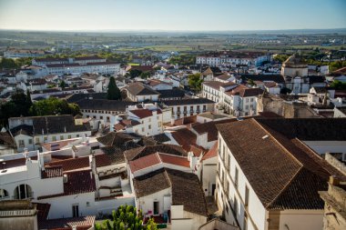 Portekiz, Alentejo 'daki eski şehir Evora' nın manzarası. Portekiz, Evora, Ekim 2021