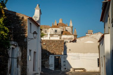Igreja de nossa senhore da Logao Kilisesi Portekiz, Alentejo 'daki Monsaraz Köyü' nde. Portekiz, Monsaraz, Ekim 2021