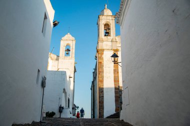 Igreja de nossa senhore da Logao Kilisesi Portekiz, Alentejo 'daki Monsaraz Köyü' nde. Portekiz, Monsaraz, Ekim 2021