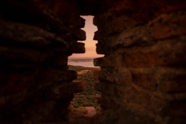 Portekiz, Alentejo 'da Rio Guadiana' nın Lago do Alqueva 'sındaki Monsaraz Köyü' ndeki Castelo. Portekiz, Monsaraz, Ekim 2021