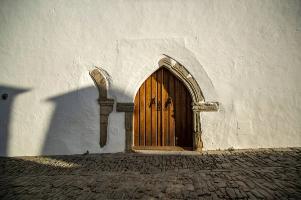 Деревянная Дверь Доме Маленькой Аллее Деревне Монсараз Алентежу Португалии Португалия — стоковое фото
