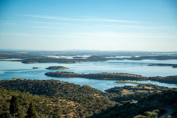 Lago Alqueva Rio Guadiana Úhledné Vesnice Catelo Monsaraz Alentejo Portugalsku — Stock fotografie