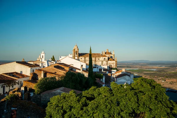 ポルトガルのAlentejoのMonsaraz村のCasteloからIgreja Nossa Senhore Logao教会の眺め ポルトガル モンサラズ 2021年10月 — ストック写真