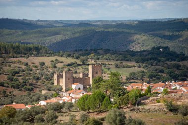 Portekiz, Alentejo 'da Amieira do Tejo köyündeki Castelo da Amieira da Tejo. Portekiz, Amieira do Tejo, Ekim 2021