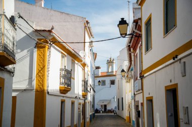 Portekiz, Alentejo 'daki eski Arronches kasabasında eski bir kule. Portekiz, Arronches, Ekim 2021