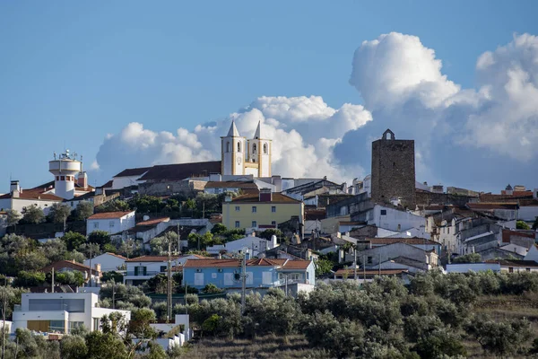 Uma Vista Cidade Castelo Avis Com Igreja Misericórdia Alentejo Portugal — Fotografia de Stock