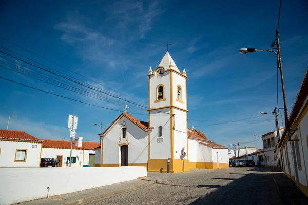 ポルトガルのアルエンテホにあるエスペランカ村にある教会とイグレヤ パロキシャル エスペランカ ポルトガル エスペランカ 2021年10月 — ストック写真