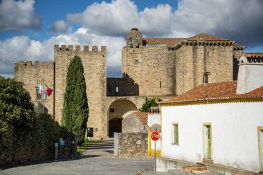 Portekiz 'in Alentejo şehrindeki eski Flor da Rosa kasabasındaki Santa Maria de Flor da Rosa Manastırı. Portekiz, Estremoz, Ekim 2021