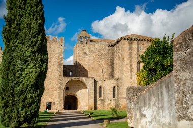 Portekiz 'in Alentejo şehrindeki eski Flor da Rosa kasabasındaki Santa Maria de Flor da Rosa Manastırı. Portekiz, Estremoz, Ekim 2021
