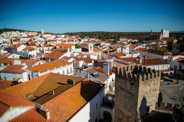 Portekiz, Alentejo 'daki Alter do Chao köyünün Castelo manzarası. Portekiz, Alter do Chao, Ekim 2021