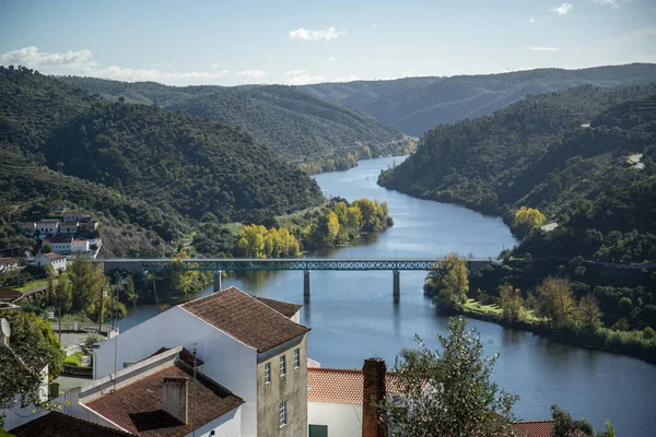 ポルトガルのAlentejoのBelver町のRio Tejoの橋とPonte Belverの風景 ポルトガル ベルベル 2021年10月 — ストック写真