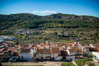 Portekiz, Alentejo 'daki eski Castelo de Vide kasabasının manzarası. Portekiz, Castelo de Vide, Ekim 2021