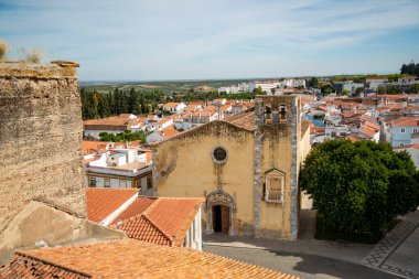 Igreja Matriz de Sao Baptista, Portekiz 'in Alentejo kentindeki Moura kasabasında. Portekiz, Moura, Ekim 2021
