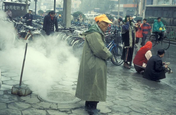 Hombre Vapor Caliente Eje Ciudad Wuhan Provincia Hubei China China —  Fotos de Stock