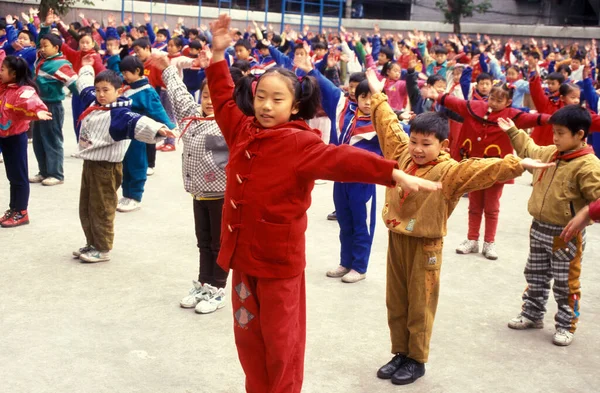 Niños Haciendo Gimnasia Ciudad Wuhan Provincia Hubei China China Wuhan —  Fotos de Stock
