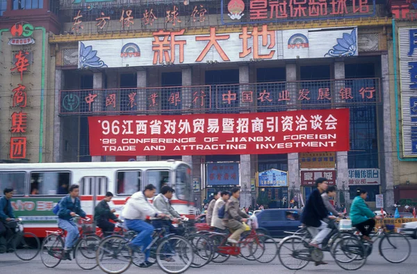 Çin Jiangxi Eyaletindeki Nanchang Şehrindeki Bir Ticaret Fuarında Şehir Meydanı — Stok fotoğraf