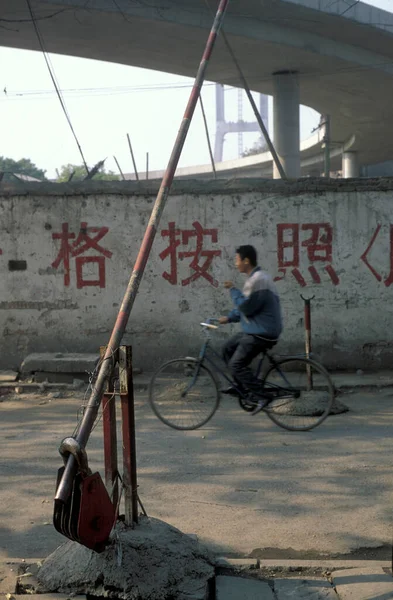 Una Bicicleta Barrera Ciudad Nanchang Provincia Jiangxi China China Nanchang —  Fotos de Stock