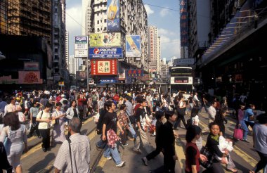 Hong Kong 'da Hong Kong Merkez' inin ufuk çizgisinde bir yol. Hong Kong, Haziran 1997
