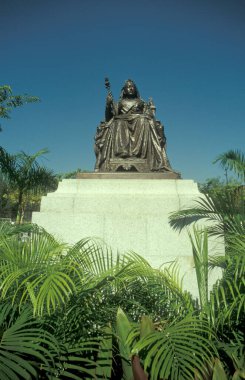 Hong Kong 'daki Victoria Park' taki Kraliçe Victoria Anıtı. Hong Kong, Haziran 1997